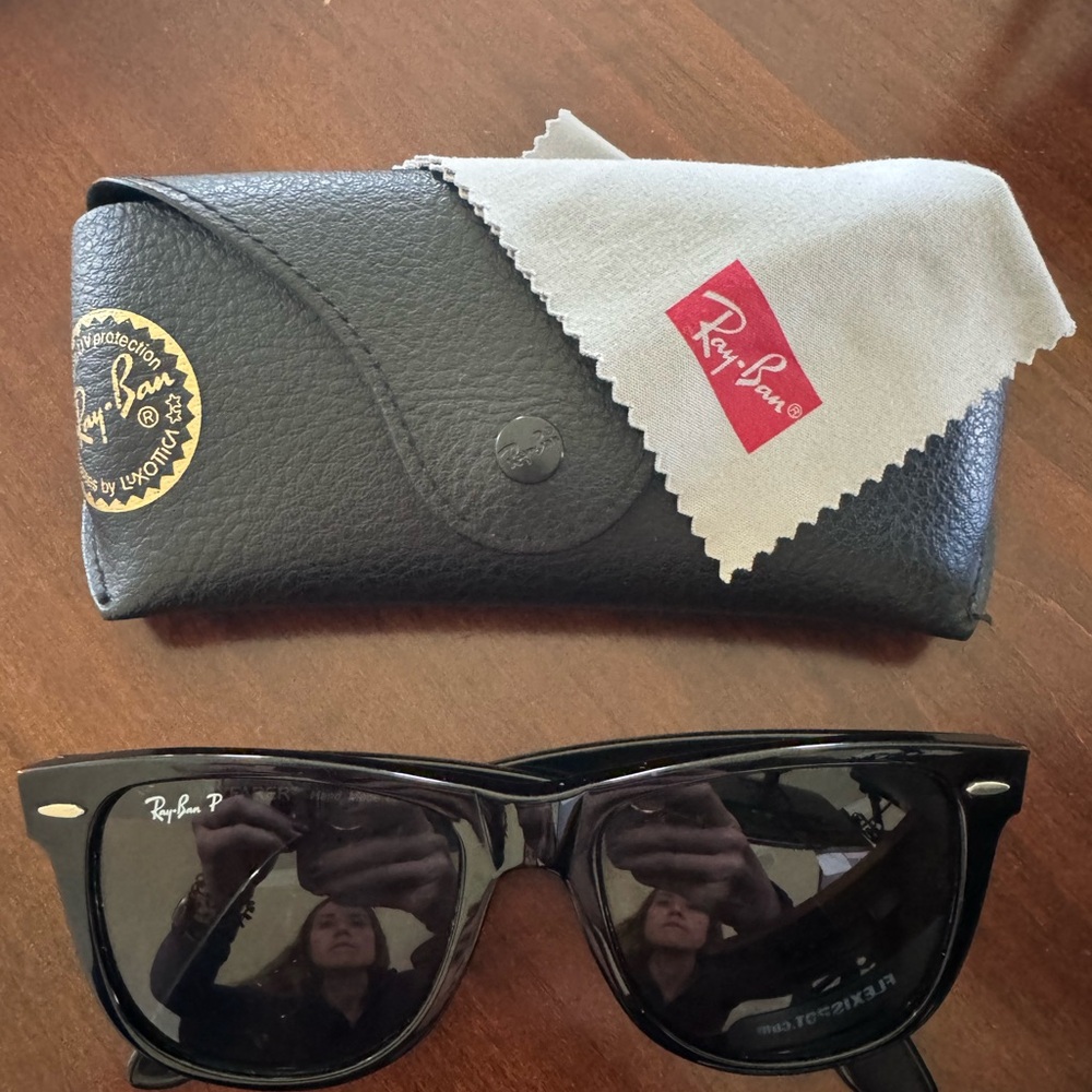 Ray-Ban Black Wayfarer Sunglasses with Case and Cloth